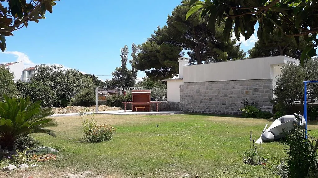 Villa-Apartments Karmel Kastela 0*,